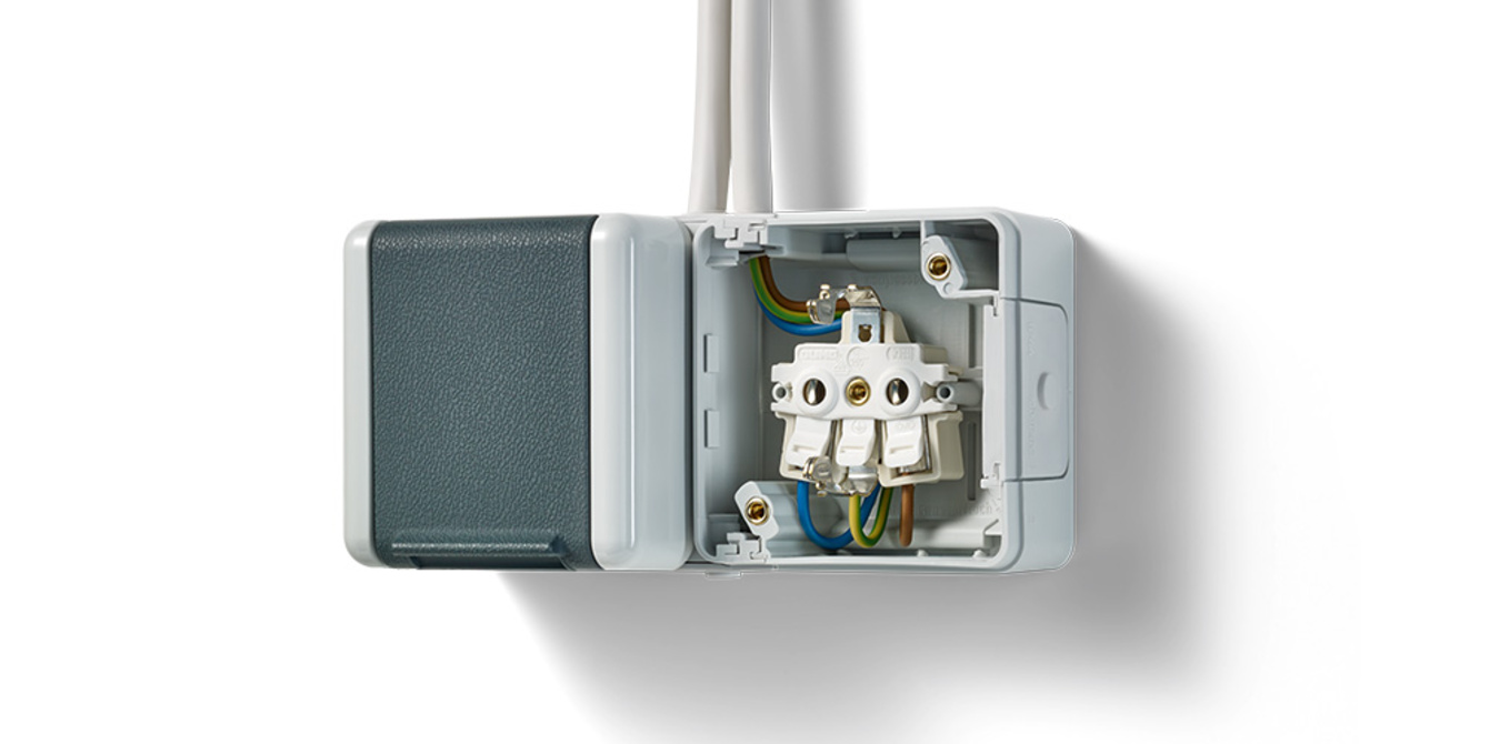 Doppelsteckdose mit Trennsteg bei UP Elektroanlagen GmbH in Frankfurt am Main